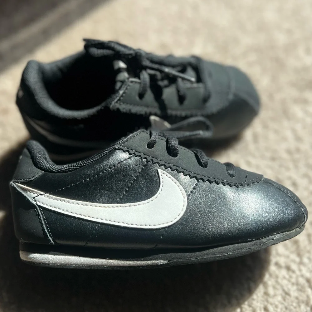 Nike Kids Black and White Cortez Sneakers Size 10 - Picture 1 of 4